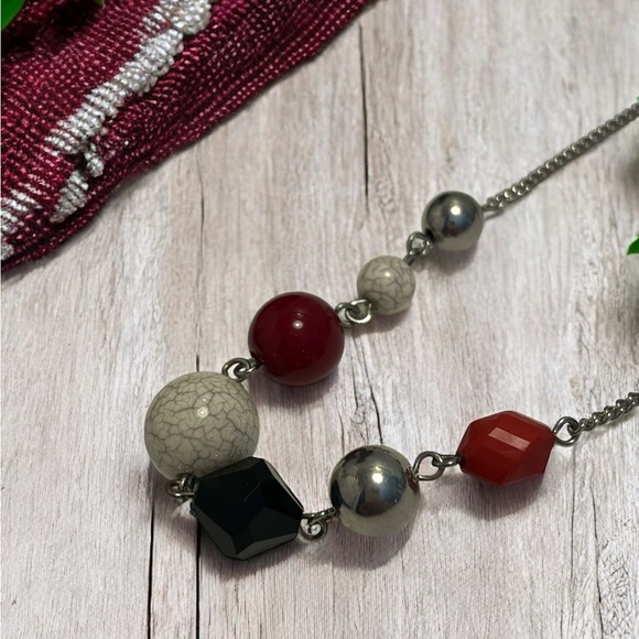 ๐๏ธ 3 for $25 ๐๏ธ M&S Silver Tone Acrylic Beaded Necklace 42โ+3โ - Picture 5 of 5